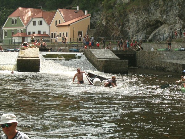 Taky jsme nabrali tro�ku vody...